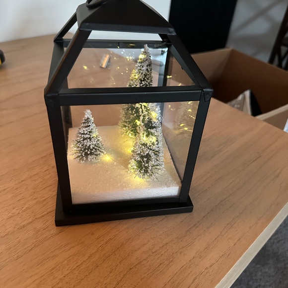 Bottlebrush Christmas Tree Lantern - Battery Operated - Picture 3 of 4